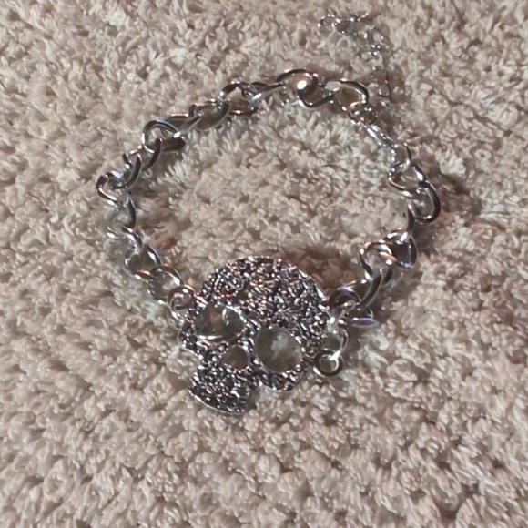 8 inch Silver Skull Bracelet with 2 inch extension - Picture 2 of 4